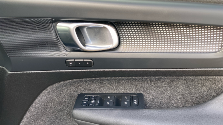 Volvo XC40 2.0 B4P Plus Dark 5dr Auto Petrol Estate